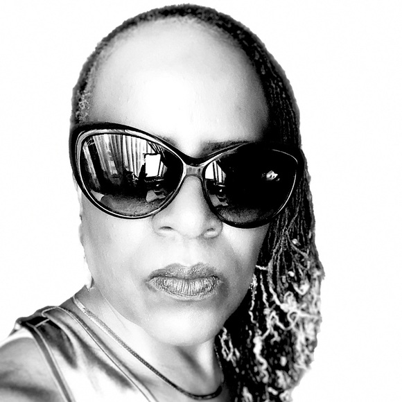 Meet your Posher, RC The Fashion Goddess! - Picture 1 of 1